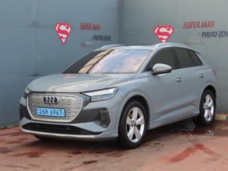 Q4 e-트론 40