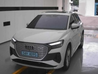 Q4 e-트론 40