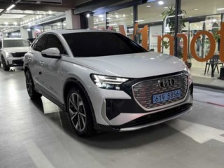 Q4 e-트론 40 스포트백 프리미엄